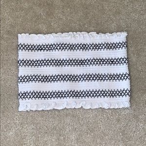 XS black and white crop top